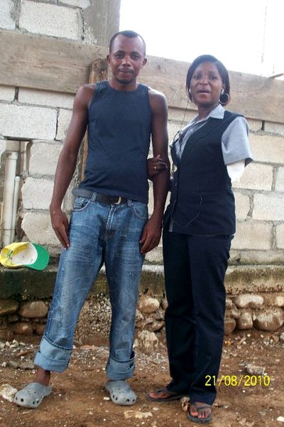 carine in uniform et Ti Blanc