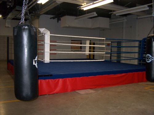 Le ring aménagé à la salle de gym