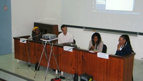 Table ronde sur l'enseignement créole en Guadeloupe.