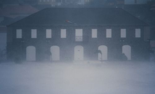 Le Musée/Bibliothèque de Saint-Barthélemy reçoit son baptême de l’air et de l’eau. 