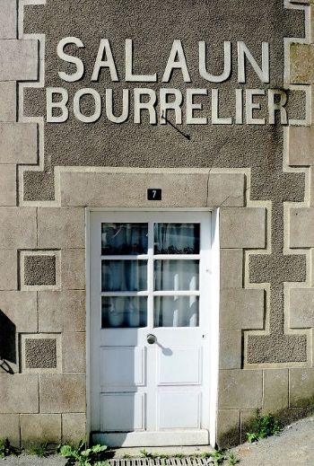 Le prêtre et l'évêque